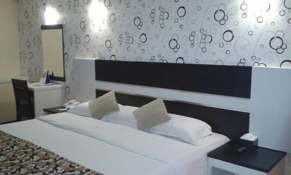 Hotel Oval Surabaya 14/28