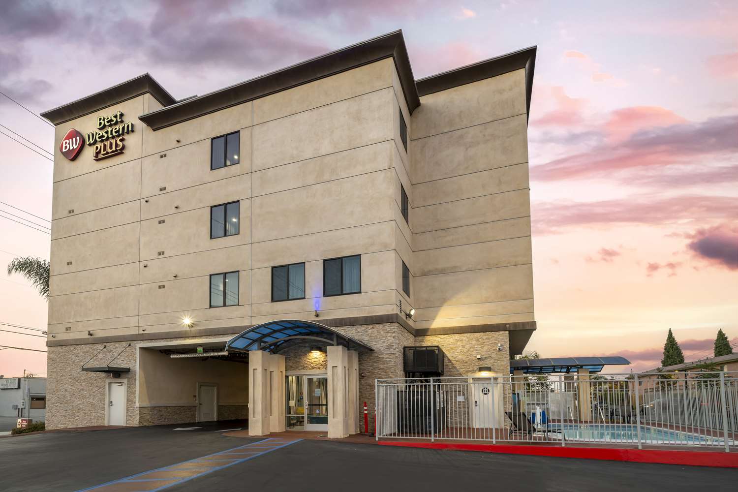 Best Western Plus Gardena Inn & Suites 2/36