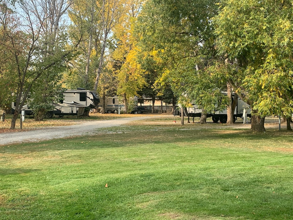 Carriage House Inn 31/36