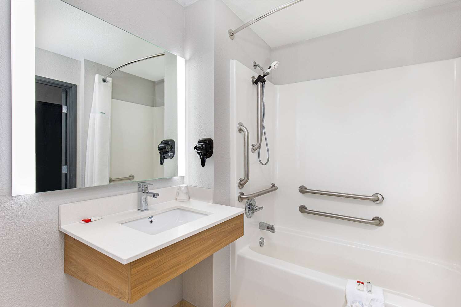 Microtel Inn & Suites by Wyndham Manchester 30/30