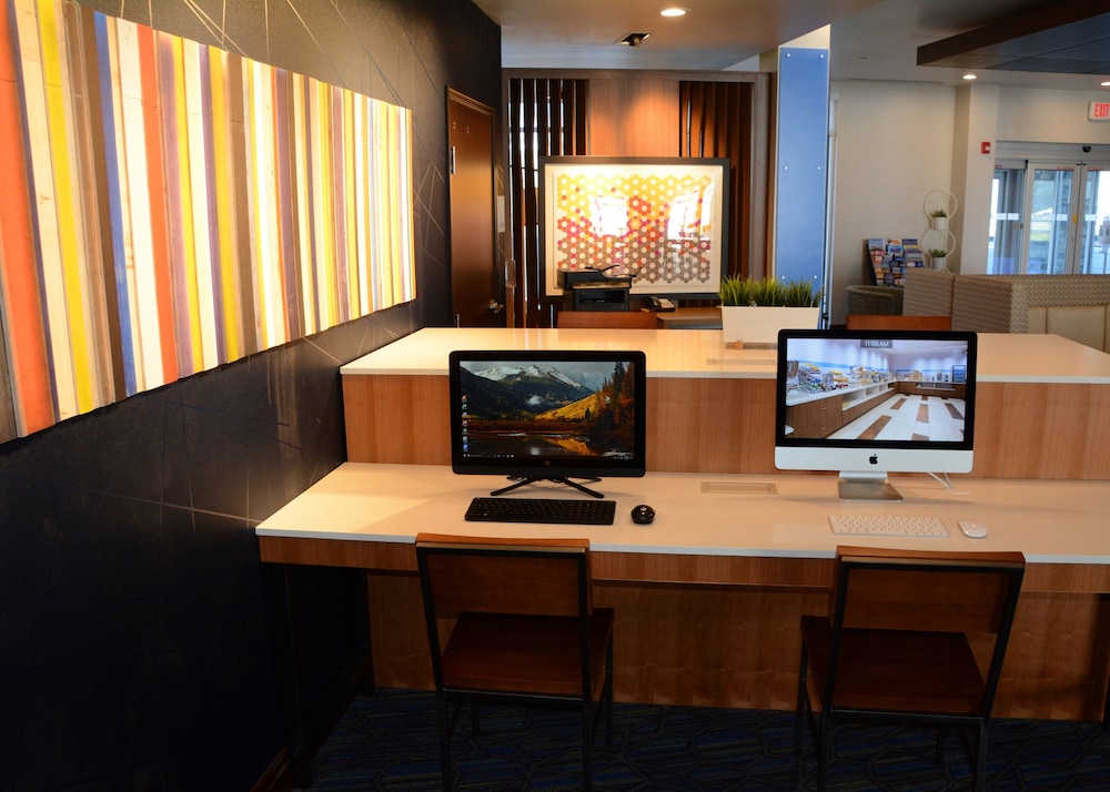 Holiday Inn Express Suites Pittsburgh Monroeville 33/49