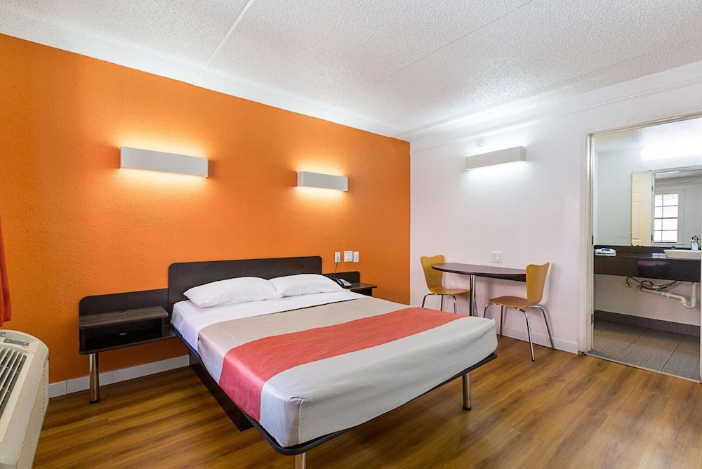 Motel6 Dallas, TX - Market Center 19/45