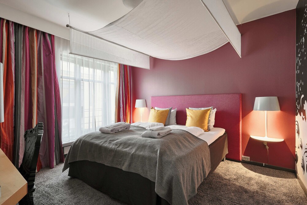 Suite, Queen Bed