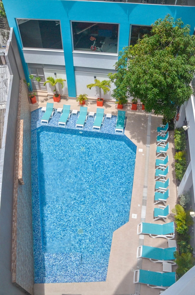 Portobelo Plaza de las Americas main