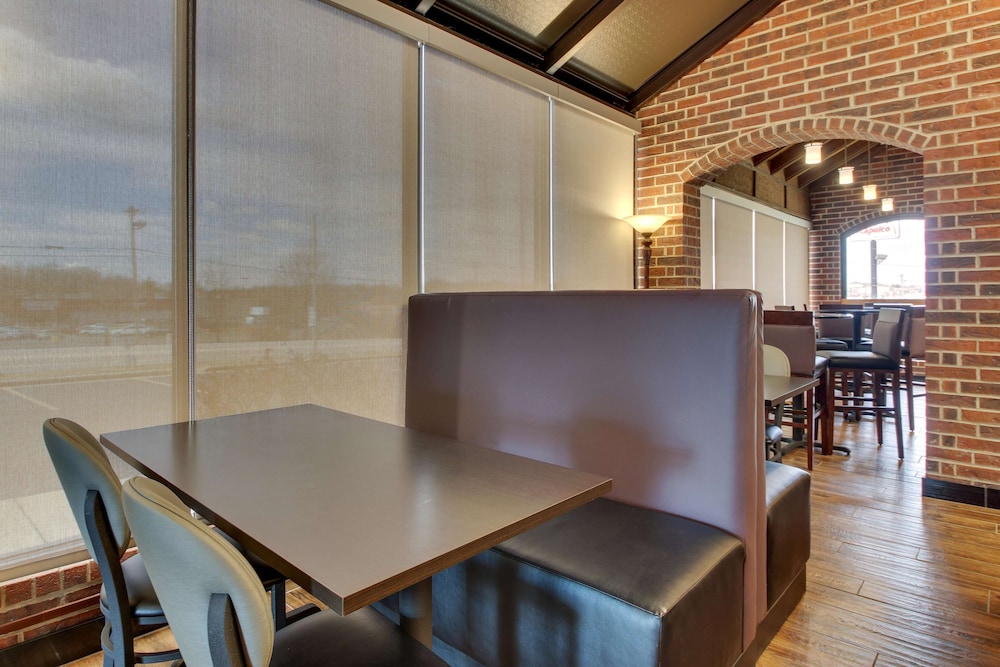Drury Inn and Suites Poplar Bluff 40/48