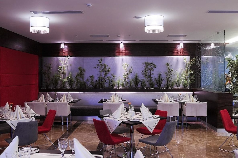 DEMORA HOTEL 43/64