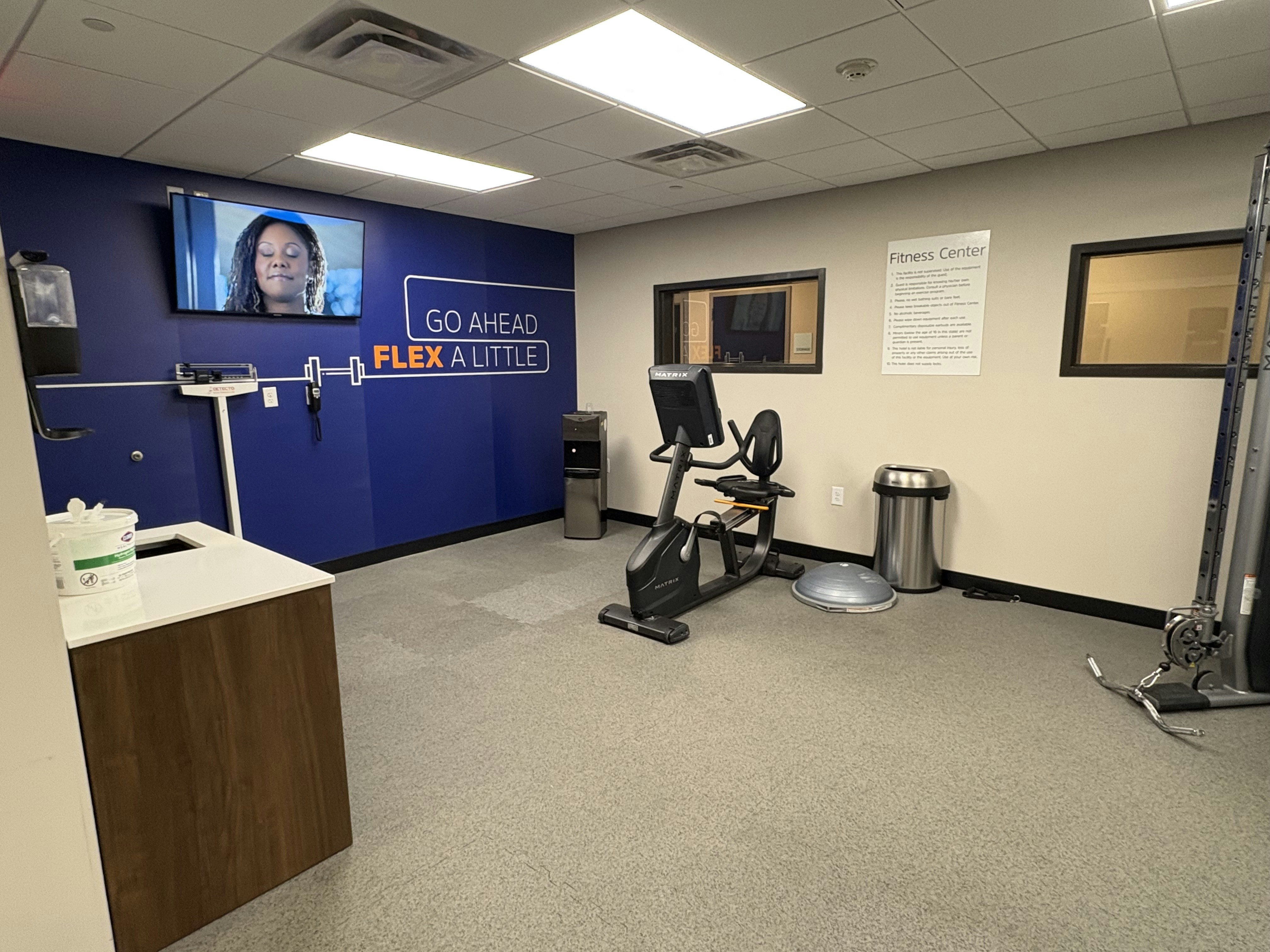 Holiday Inn Express & Suites Raleigh West - Lenovo Center 79/102