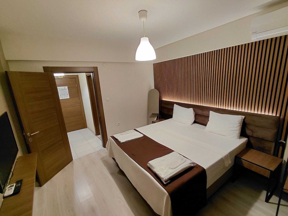 Moda Hotel 11/50