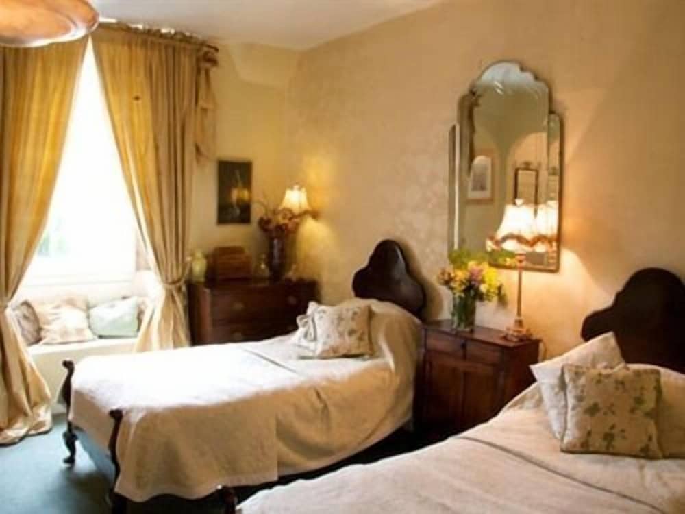 Compton House - Guest House 12/25