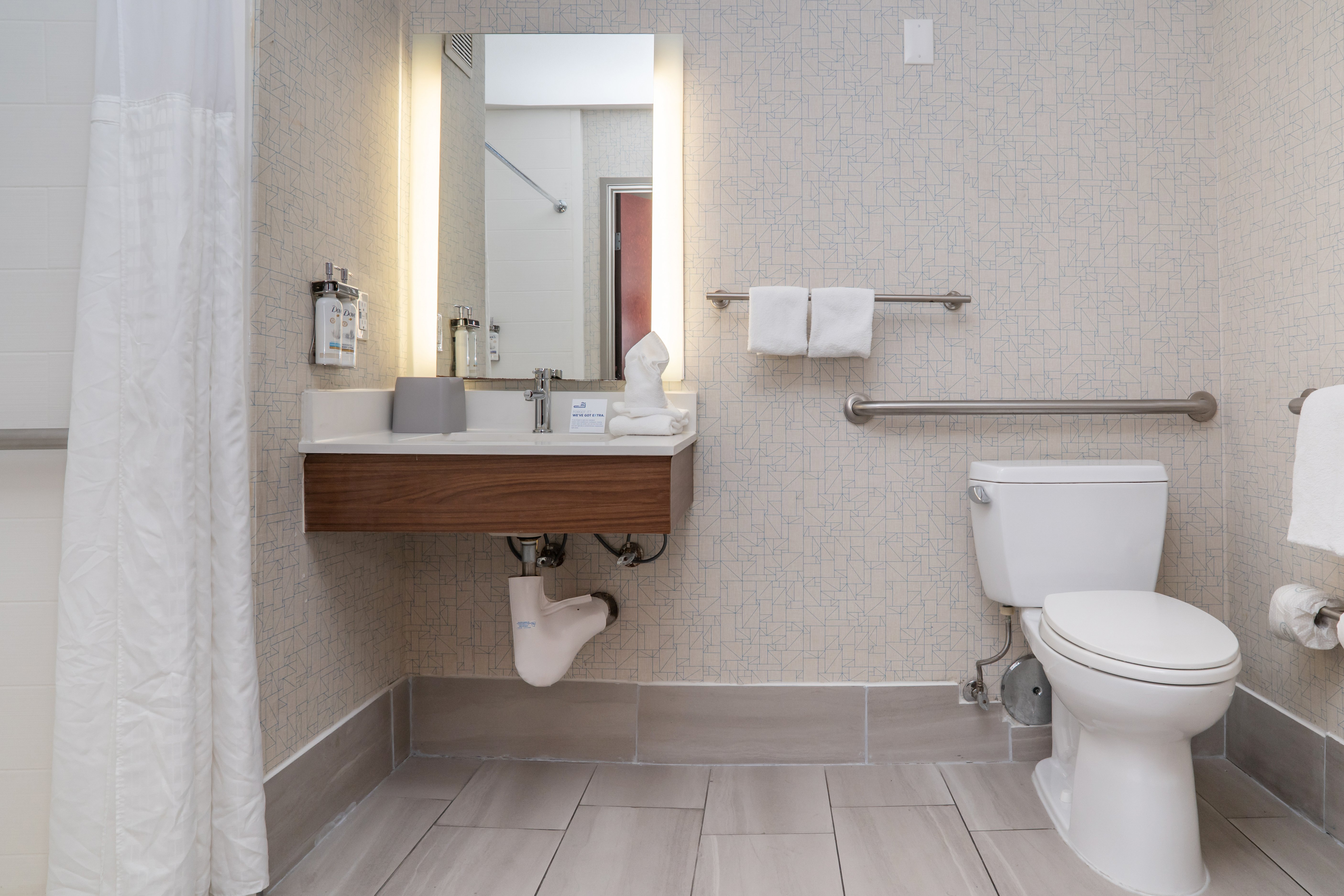 Holiday Inn Express Hotel Suites San Diego Otay 72/77