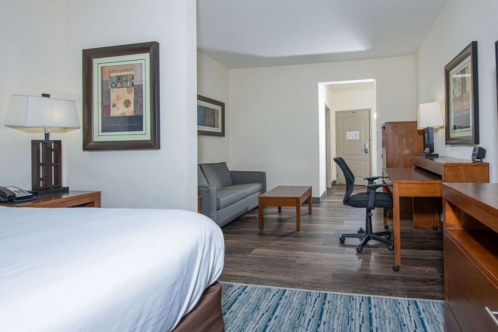 Comfort Suites Oil Center 16/60