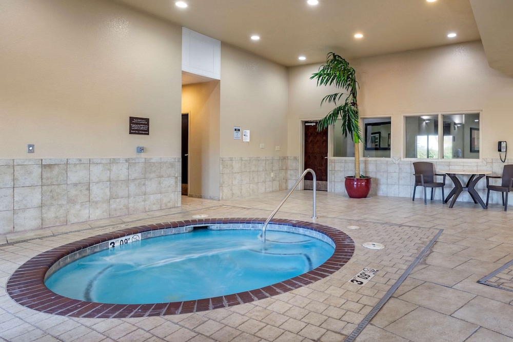 Comfort Inn Bentonville - Crystal Bridges 3/47