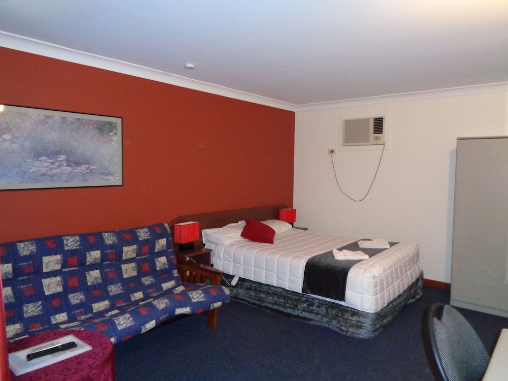 Parkway Motel 3/19