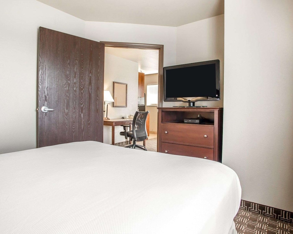 MainStay Suites St. Robert - Fort Leonard Wood 24/61
