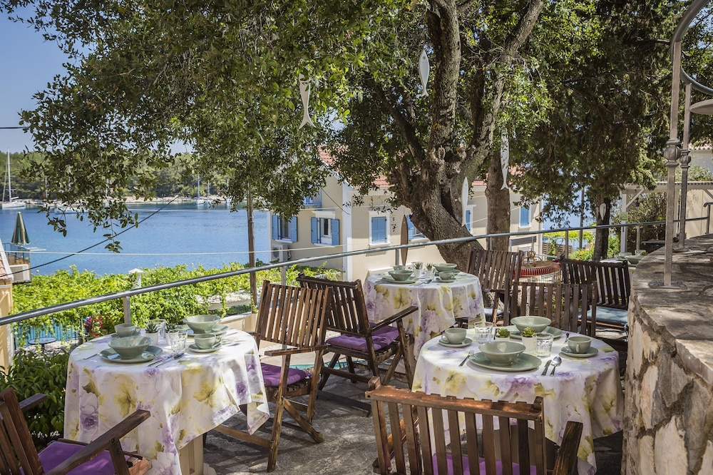 Faros Suites - Adults Only 34/50
