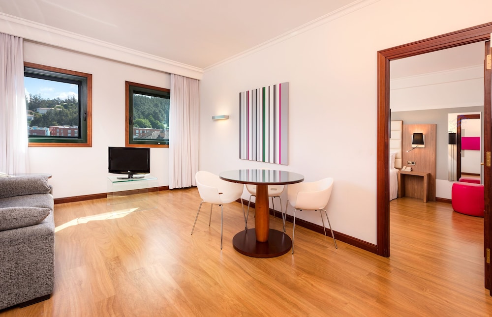 Hotel Santiago Plaza Affiliated By Melia 46/81