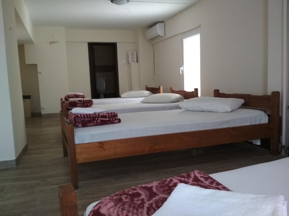 Pella Inn Hostel 10/36