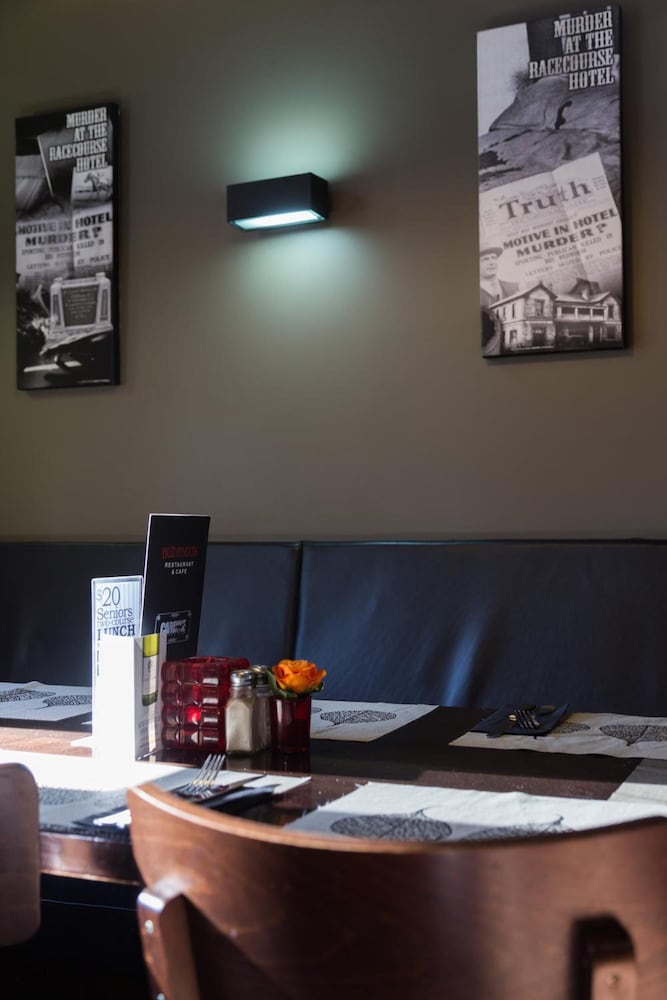 The Racecourse Hotel & Motorlodge 48/53
