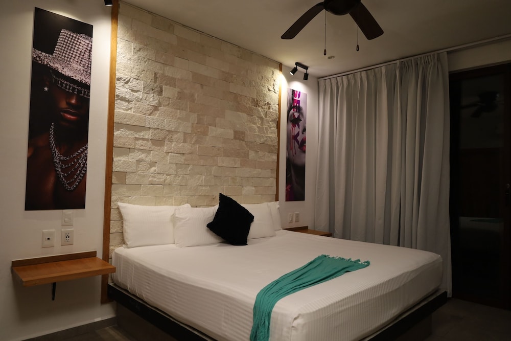 Deluxe, King Bed