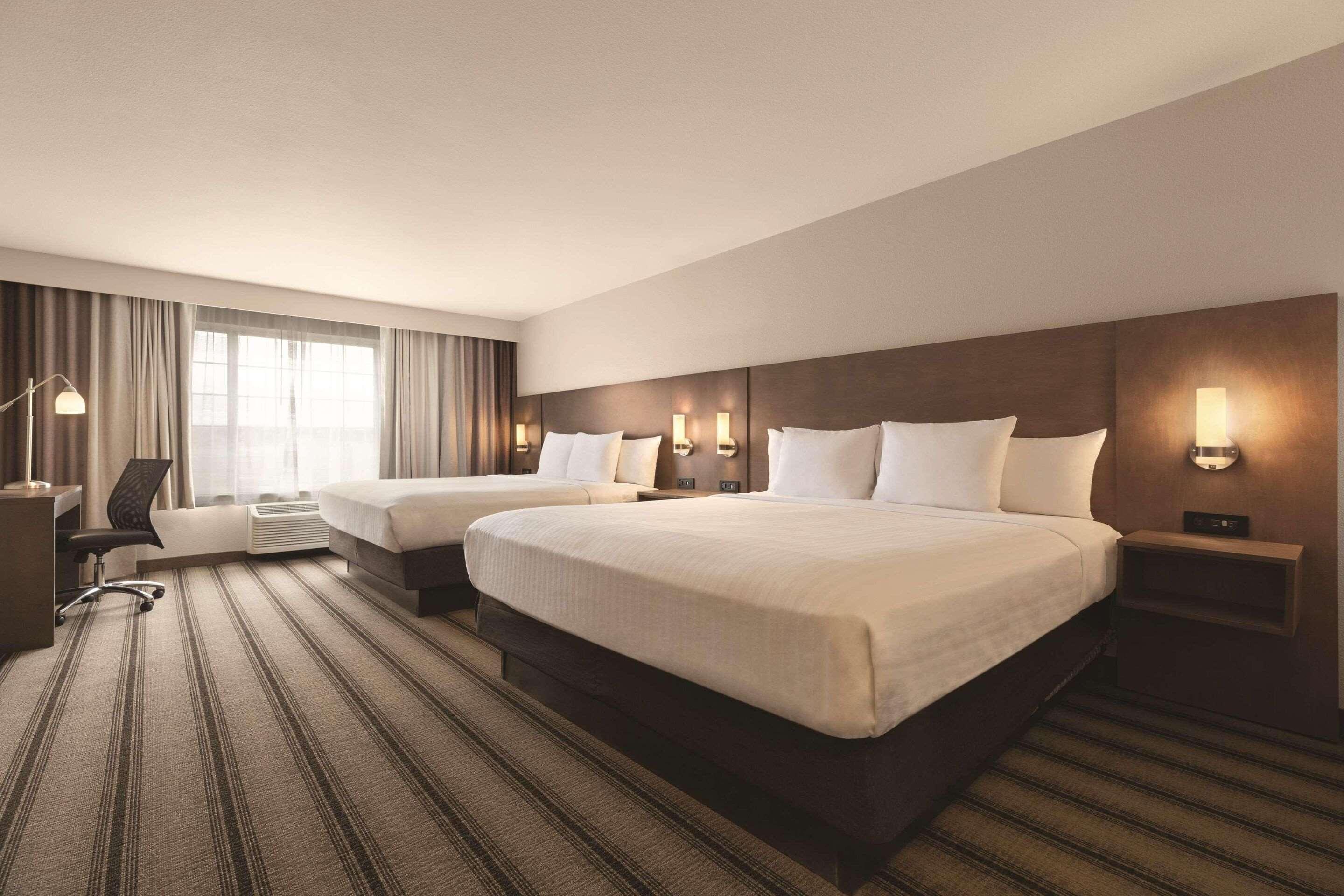ROOM, 2 KING BEDS