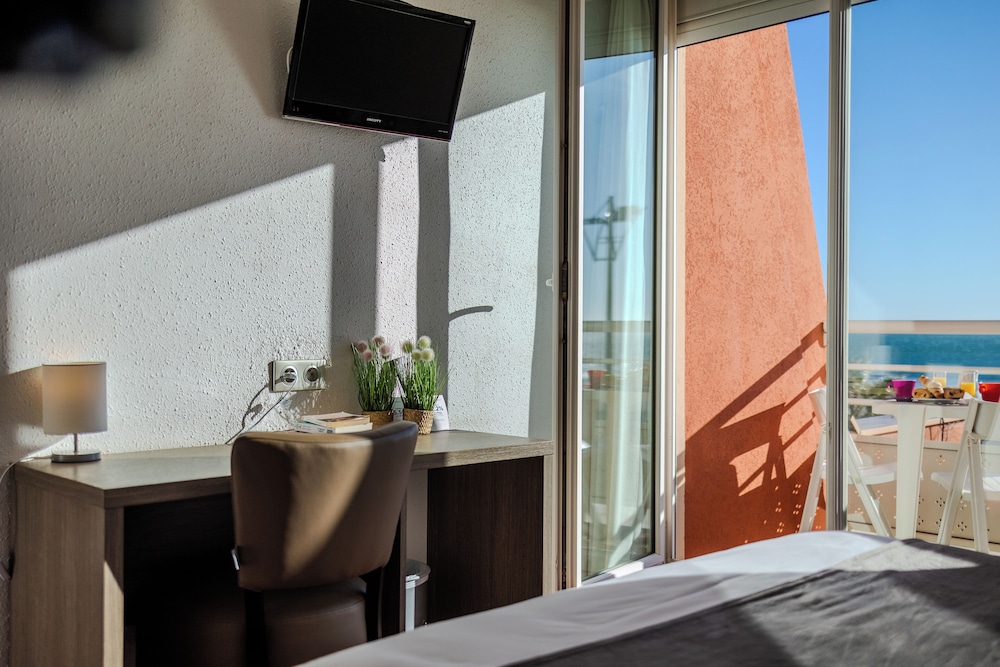 HOTEL MEDITERRANEE 32/42