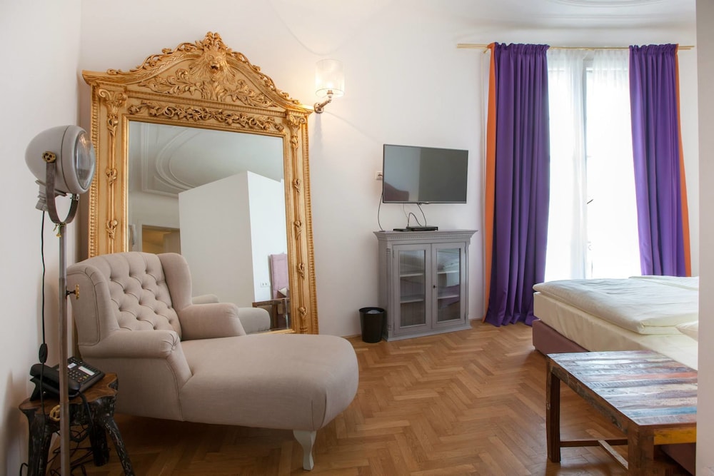 Hotel Pension Museum 40/63