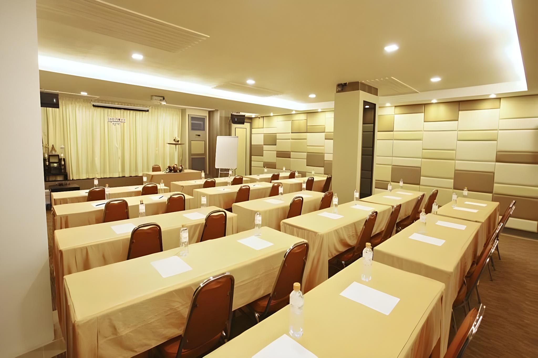 Leenova Hotel 42/50