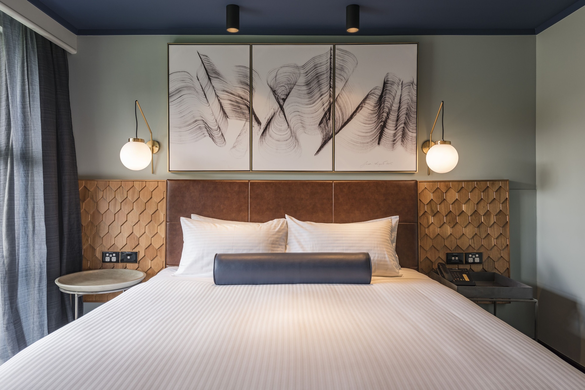 OASIS, KING BED