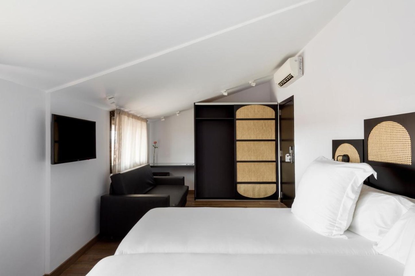 Astoria Hotel 8/42