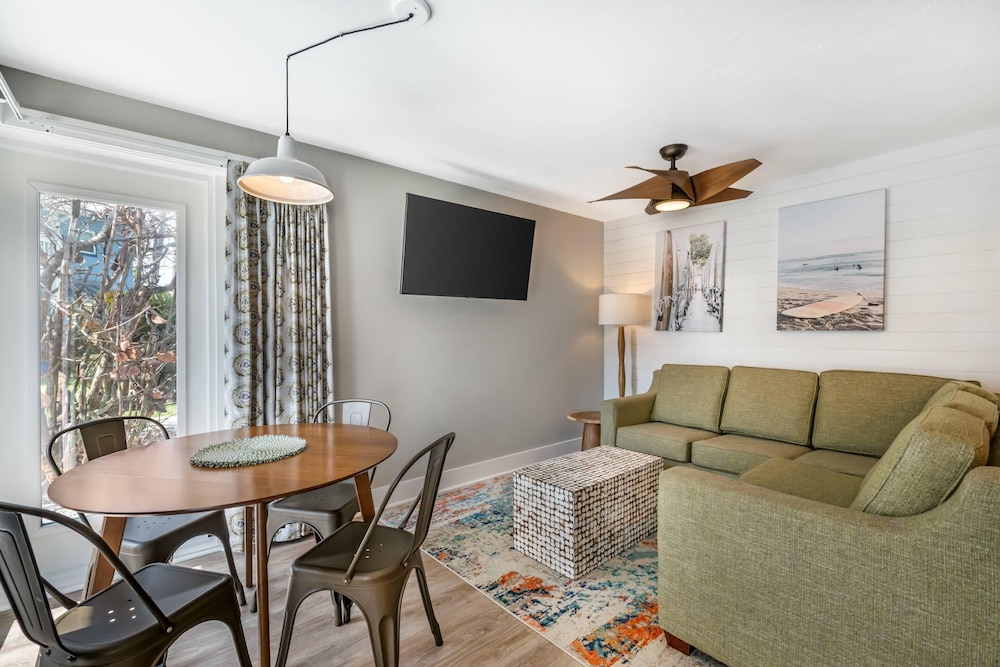 Coconut Palms Beach Resort II 35/50