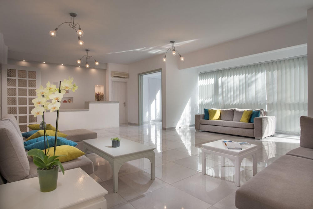 Milos Hotel 4/37