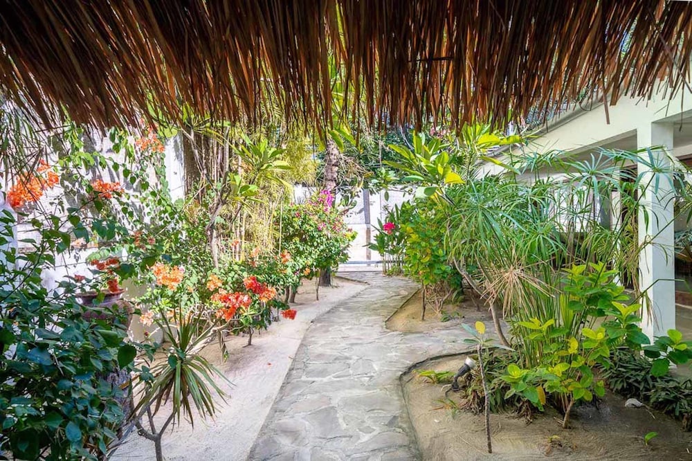 Tir Na Nog Gili Trawangan Accommodation 70/73
