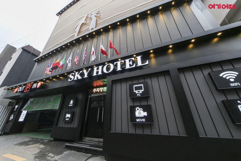 Sky Motel 2/31