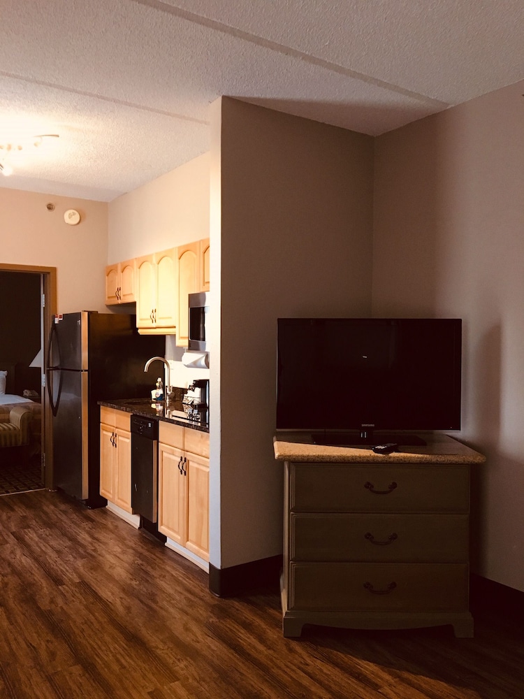 Hawthorn Extended Stay by Wyndham Conyers 32/40