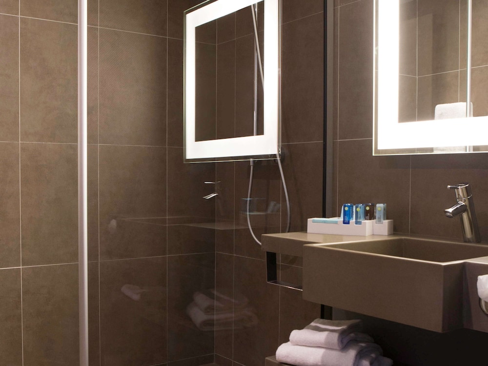 Novotel London Brentford 34/79
