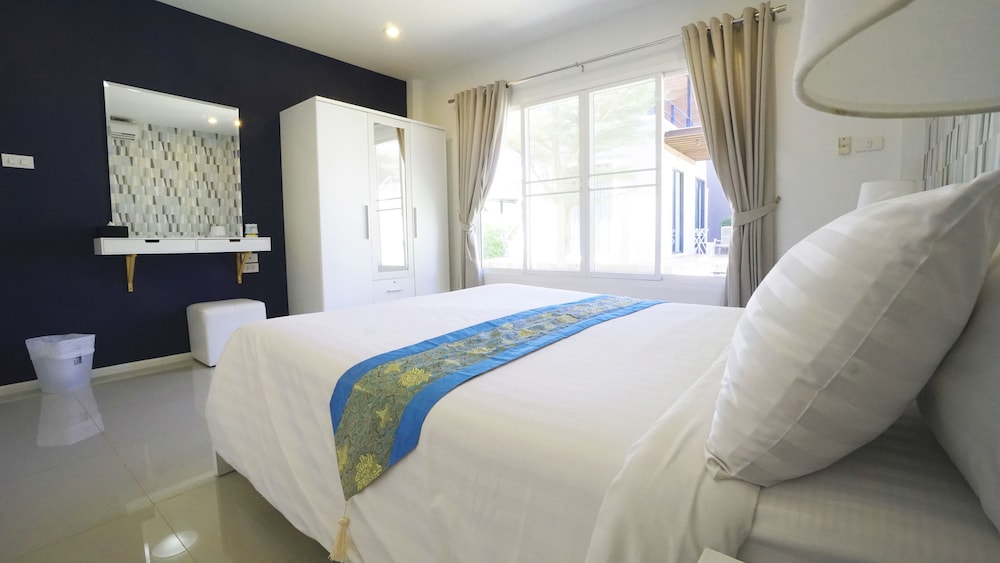 Nariya Bayfront Phuket 32/50