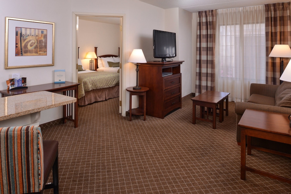 Staybridge Suites Indianapolis Airport 37/70