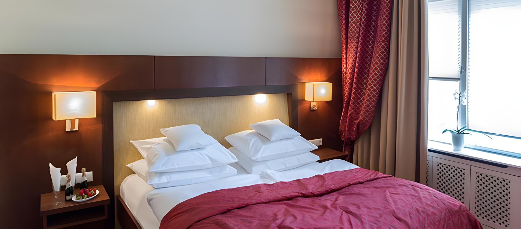 SUPERIOR, DOUBLE BED, JETTED TUB