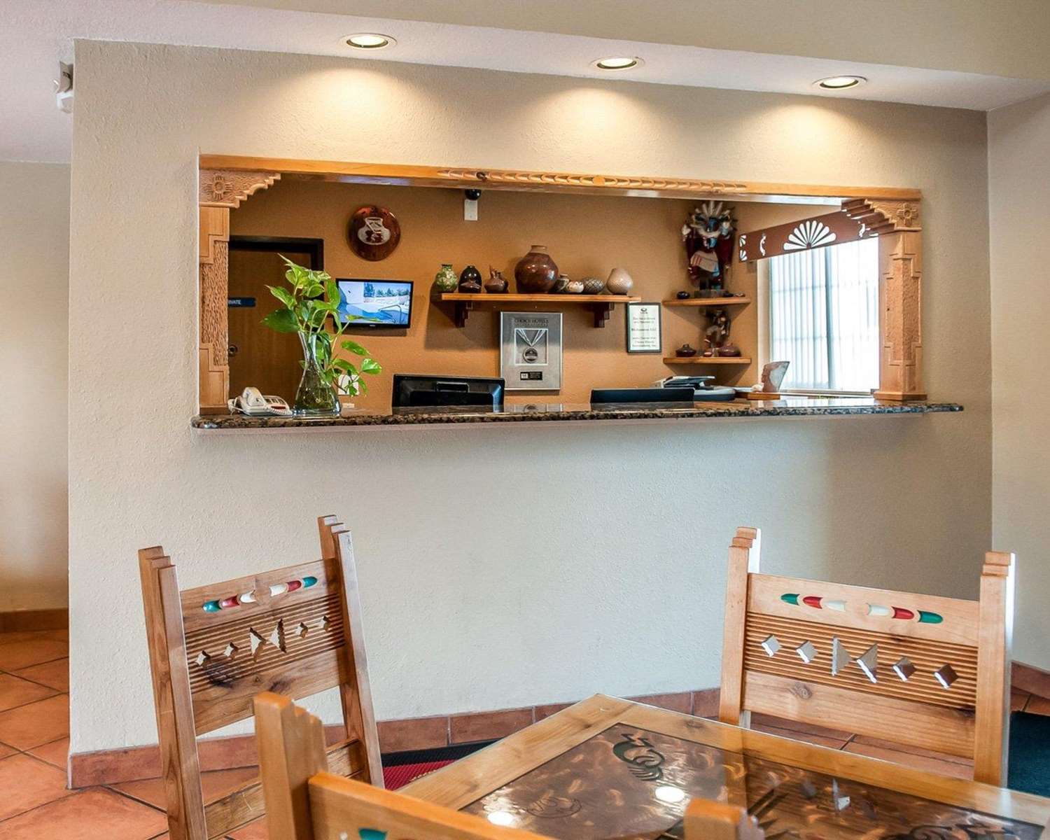 Econo Lodge Inn & Suites Santa Fe, NM 25/30