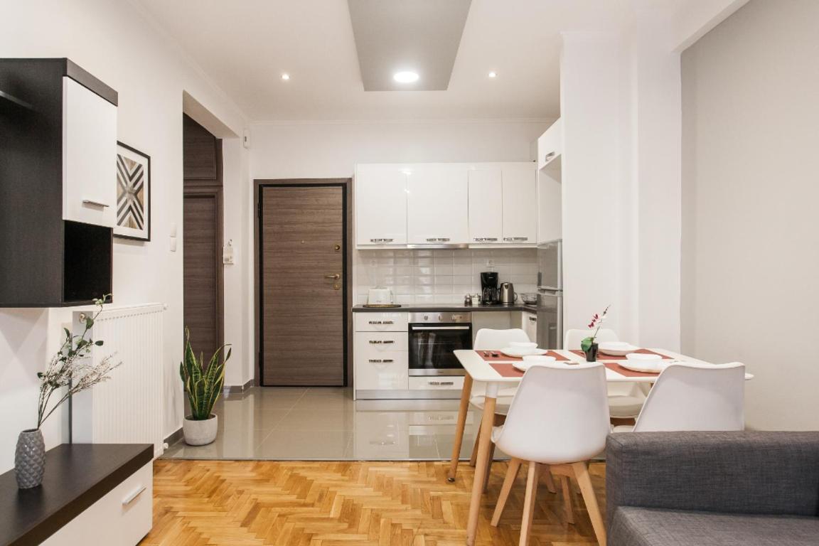 Nicholas Point Apartments and Rooms 14/26