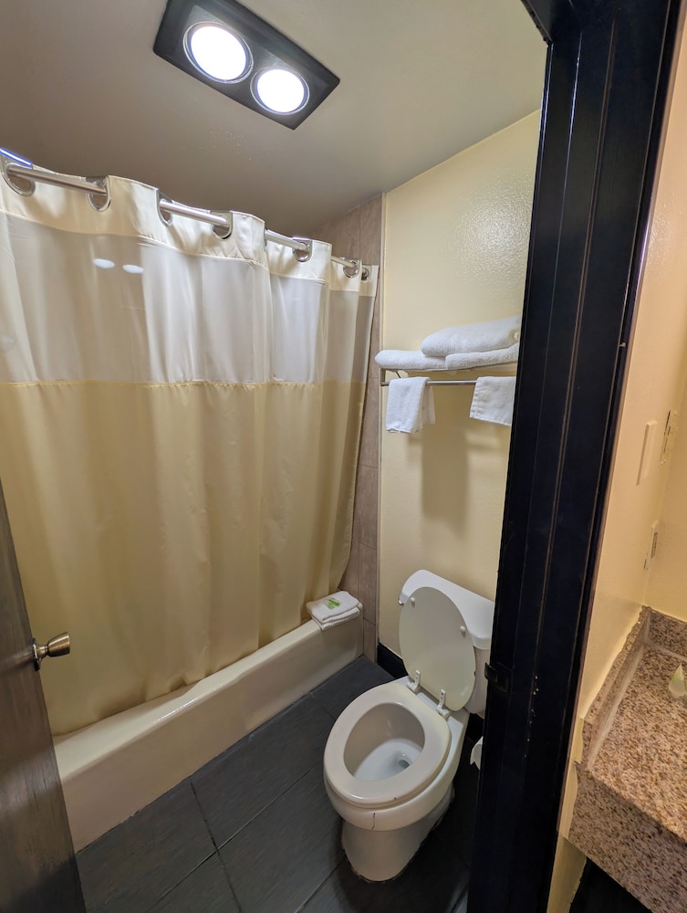 Crossroads Inn 34/39