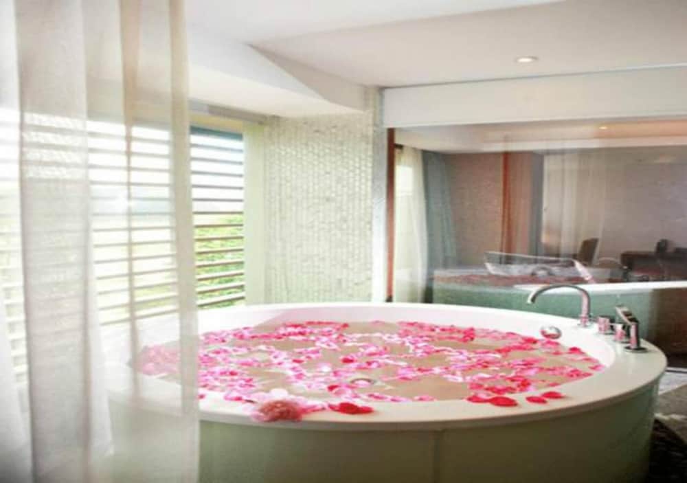 Baiyun Lakeside Hotel 23/50