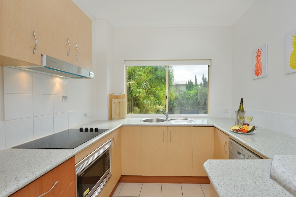 Central Plaza Port Douglas 8/63