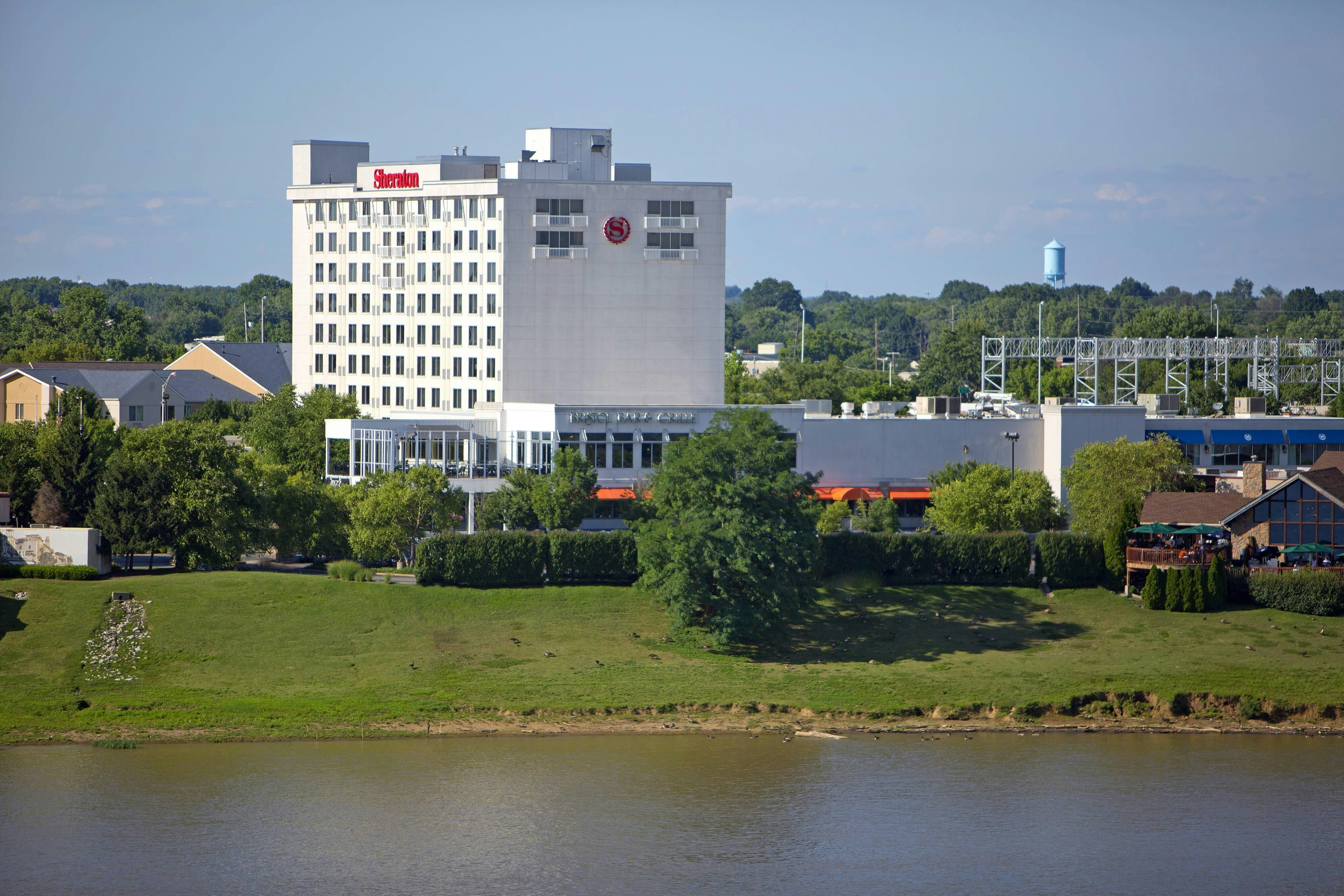 Sheraton Louisville Riverside Hotel in JEFFERSONVILLE - IN