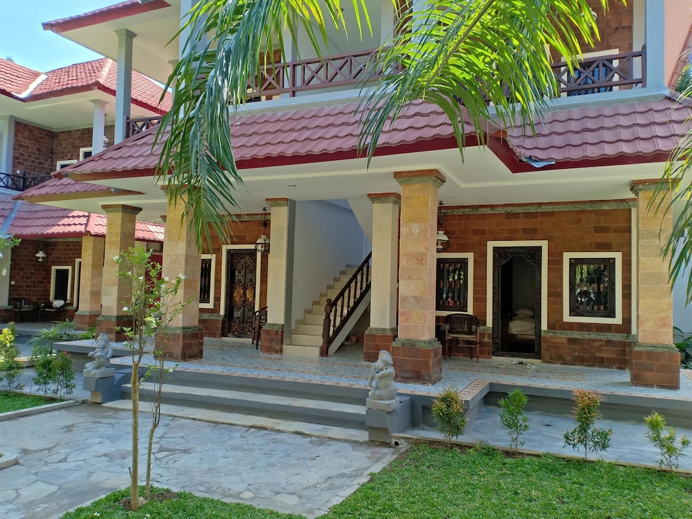 Puri Saron Senggigi Beach Hotel 59/63