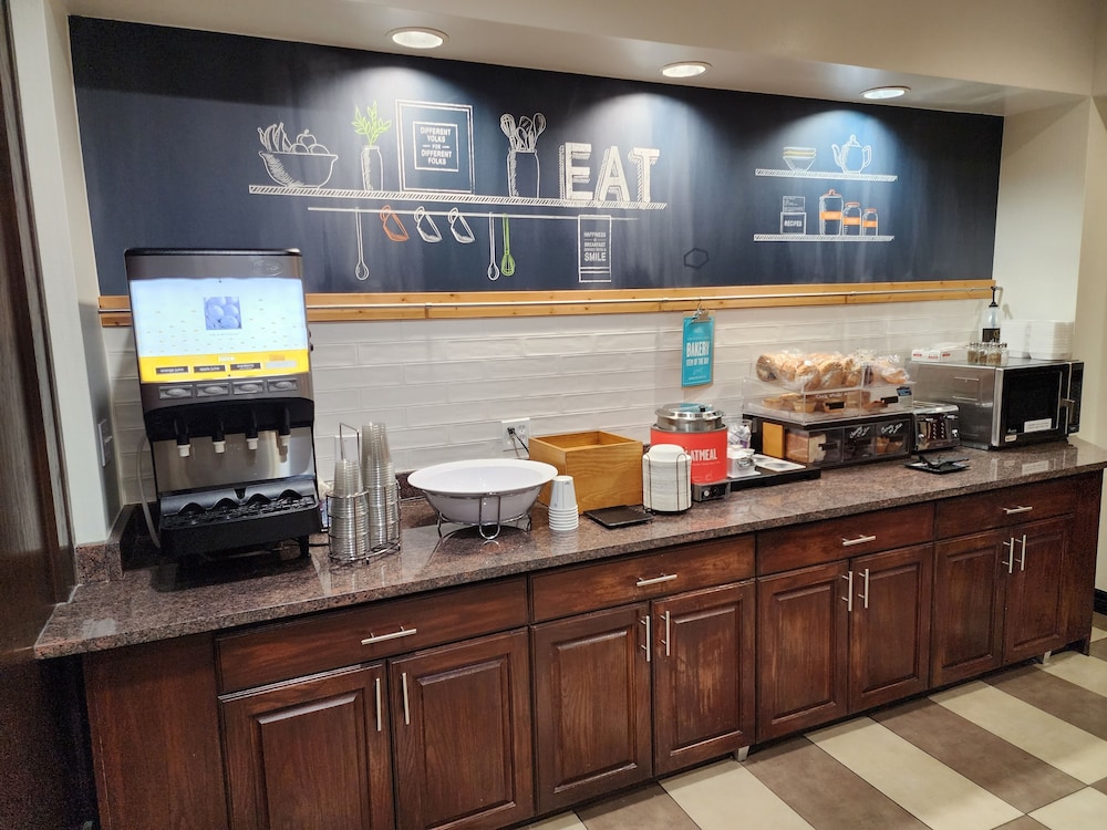 Hampton Inn And Suites Stephenville 25/40