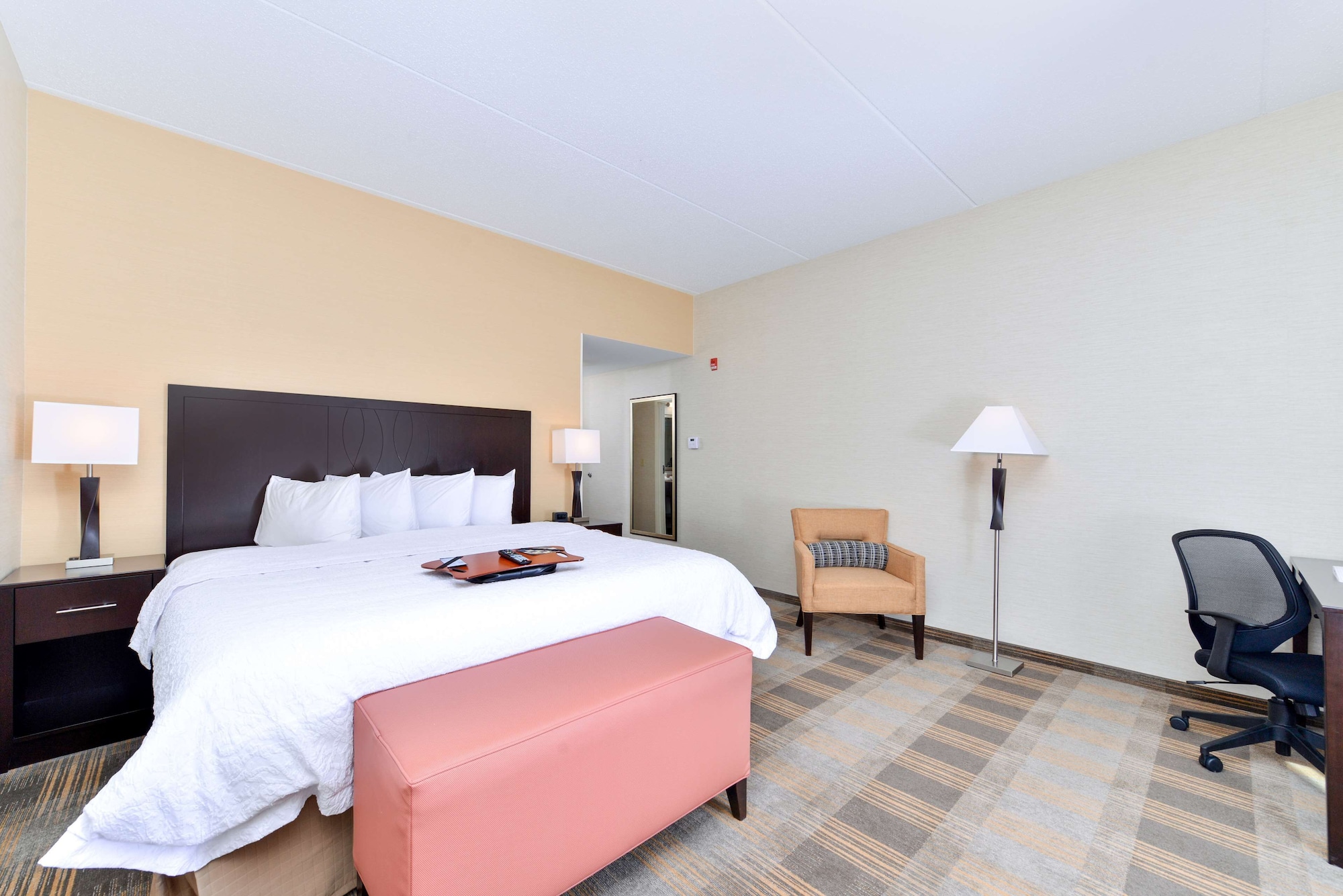 ROOM, KING BED