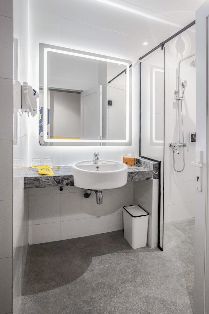 YELLO Hotel Harbour Bay Batam 24/24