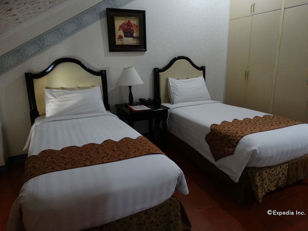 White Knight Hotel Intramuros 8/65