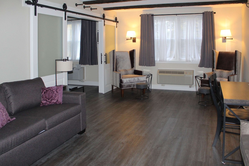 The Century House Ascend Hotel Collection 28/40